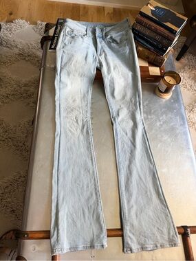 American Eagle Outfitters Light Blue Women's Flare Jeans - 6L, low rise fit